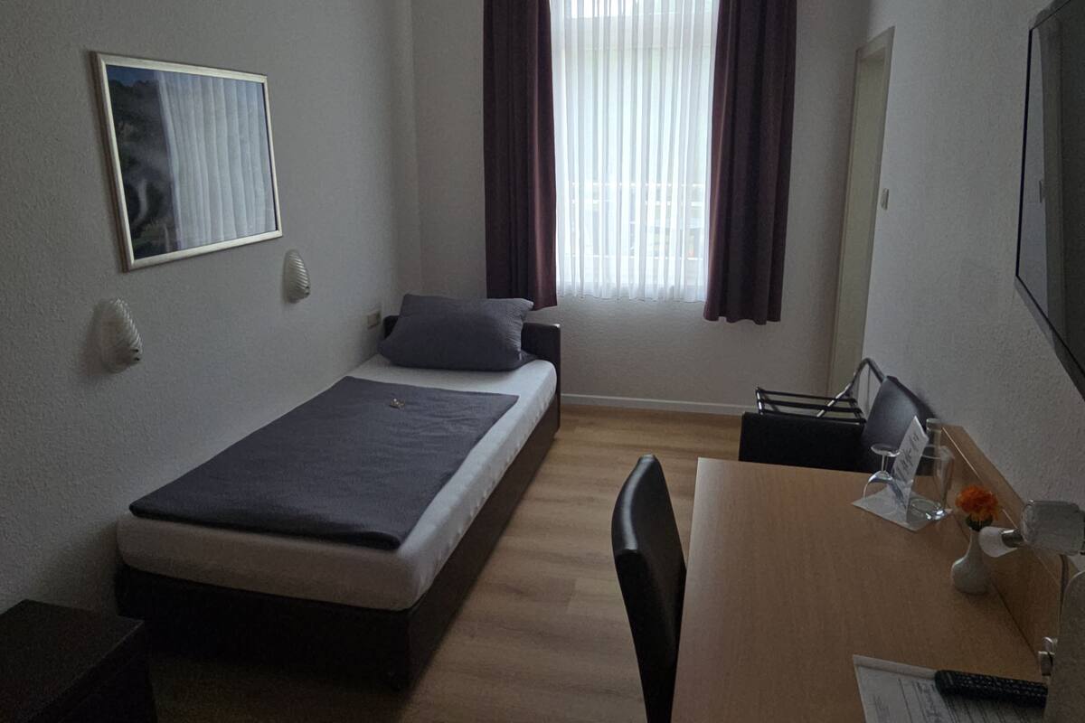 Economy Single Room | Hypo-allergenic bedding available, blackout drapes, WiFi (free)
