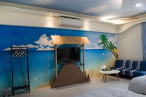 Escritorio, sistema de insonorización y camas plegables/adicionales