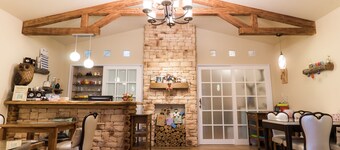 Books & Woods B&B