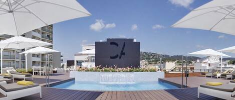 Seasonal outdoor pool, pool umbrellas, sun loungers