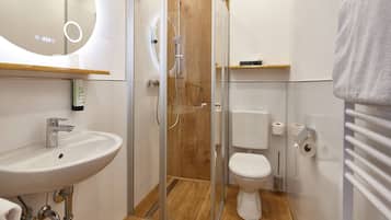 Doppelzimmer | Badezimmer | Haartrockner, Handtücher, Seife, Shampoo