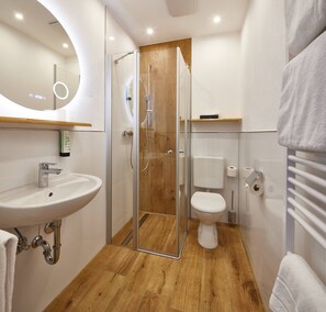 Quarto casal | Banheiro | Secador de cabelo, toalhas de banho, sabonete, shampoo