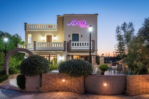 Fachada de la propiedad