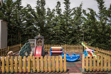 Área de juegos infantiles al aire libre