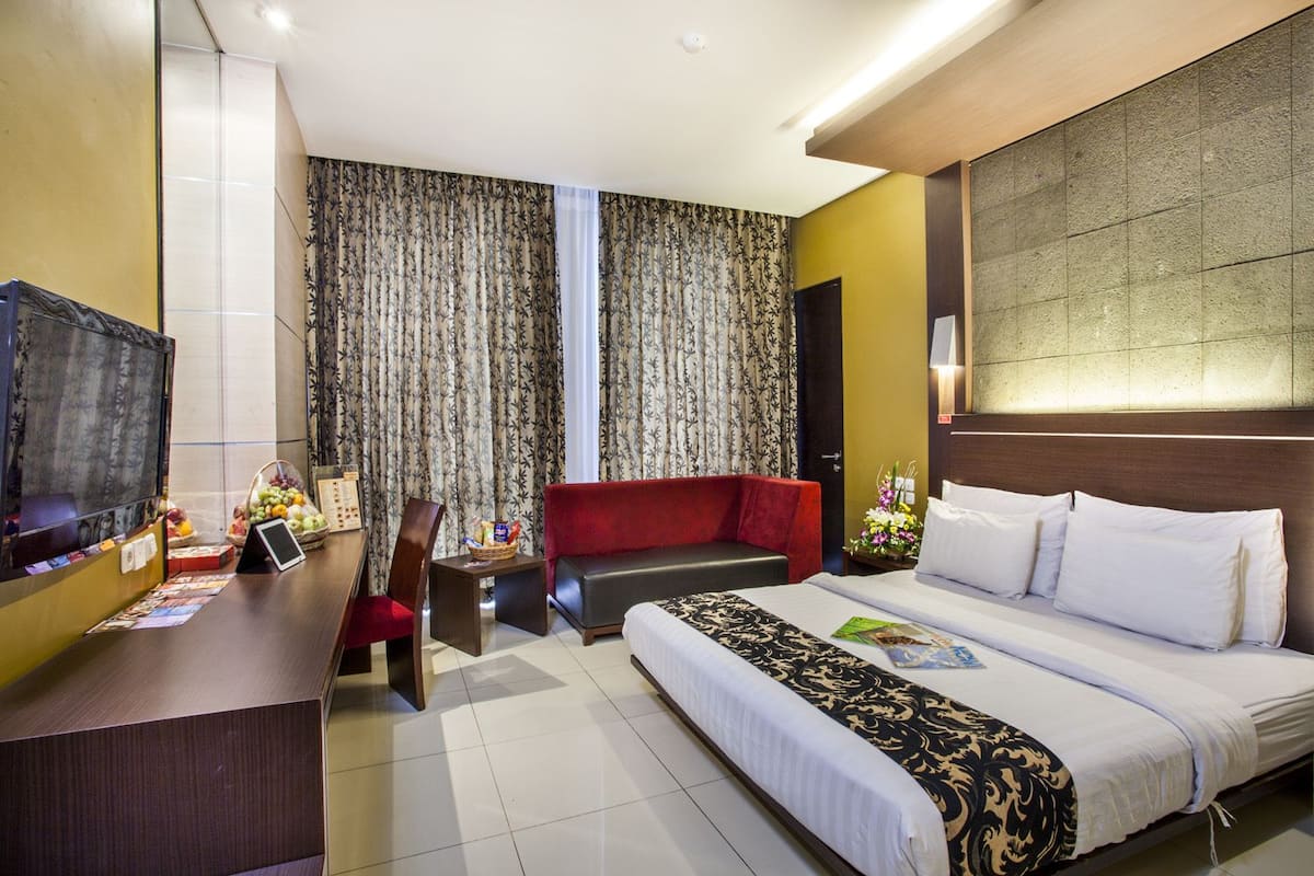 In-room safe, desk, blackout drapes, WiFi (free)