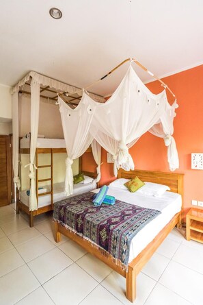 Premium bedding, pillow-top beds, in-room safe, desk - Arjuna Homestay (Pemuteran)