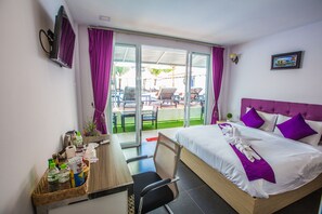 基础套房, 1 间卧室, 泳池景观, 池畔 | 客房景观