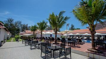 Poolside bar