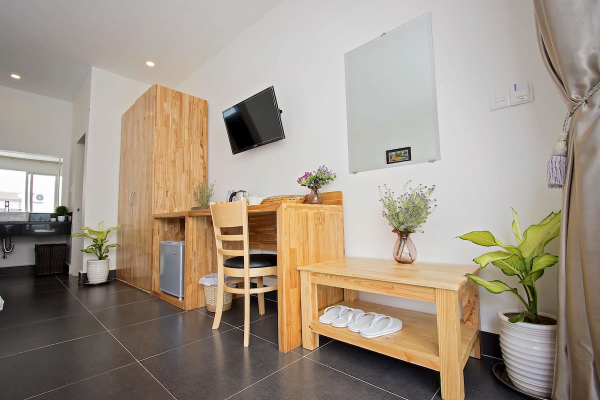 Caja de seguridad en la habitación y escritorio