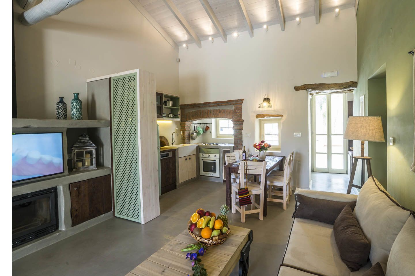 平板电视、DVD 播放器