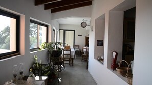 Daily continental breakfast (EUR 15 per person)