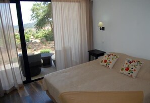 Classic Double or Twin Room, Non Smoking | Desk, soundproofing, free cots/infant beds, free wired Internet