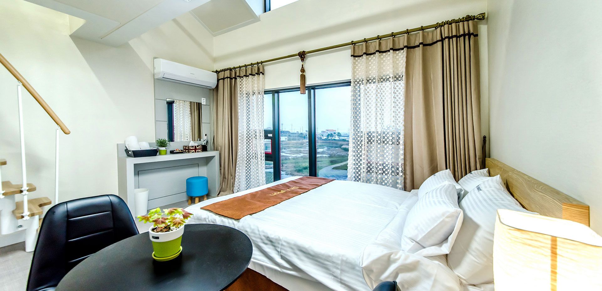 premium duplex, multiple beds | free wifi