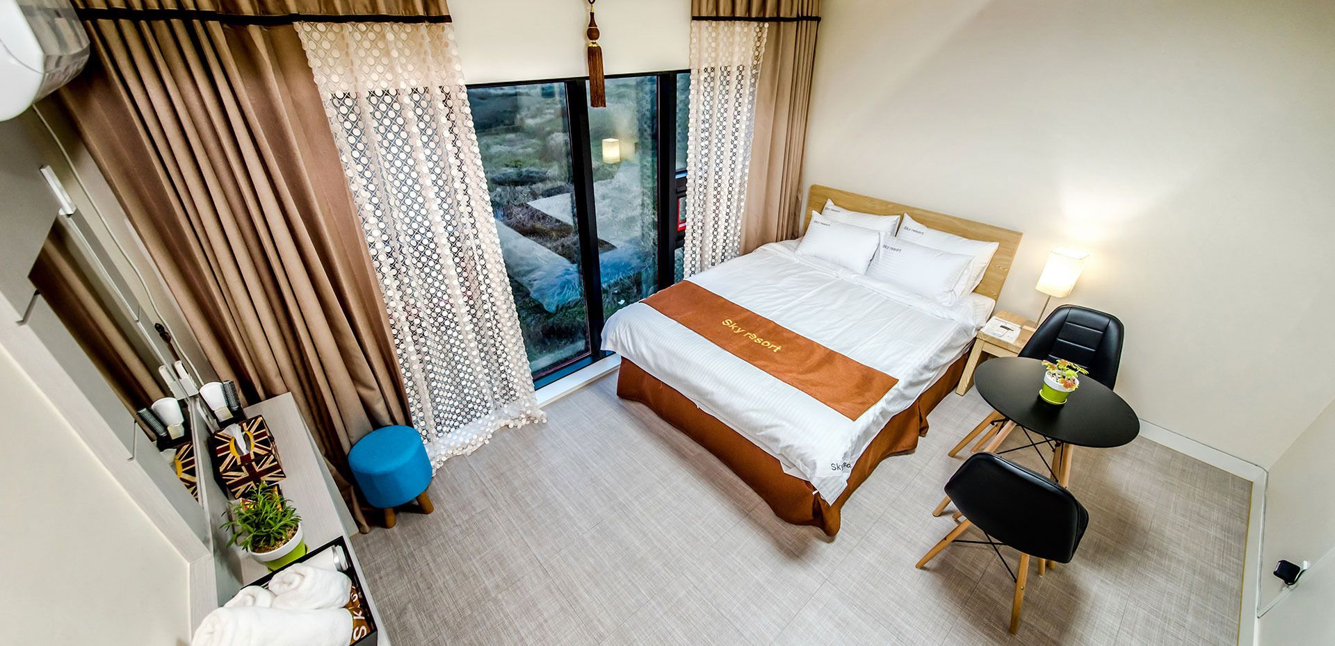 premium duplex, multiple beds | free wifi