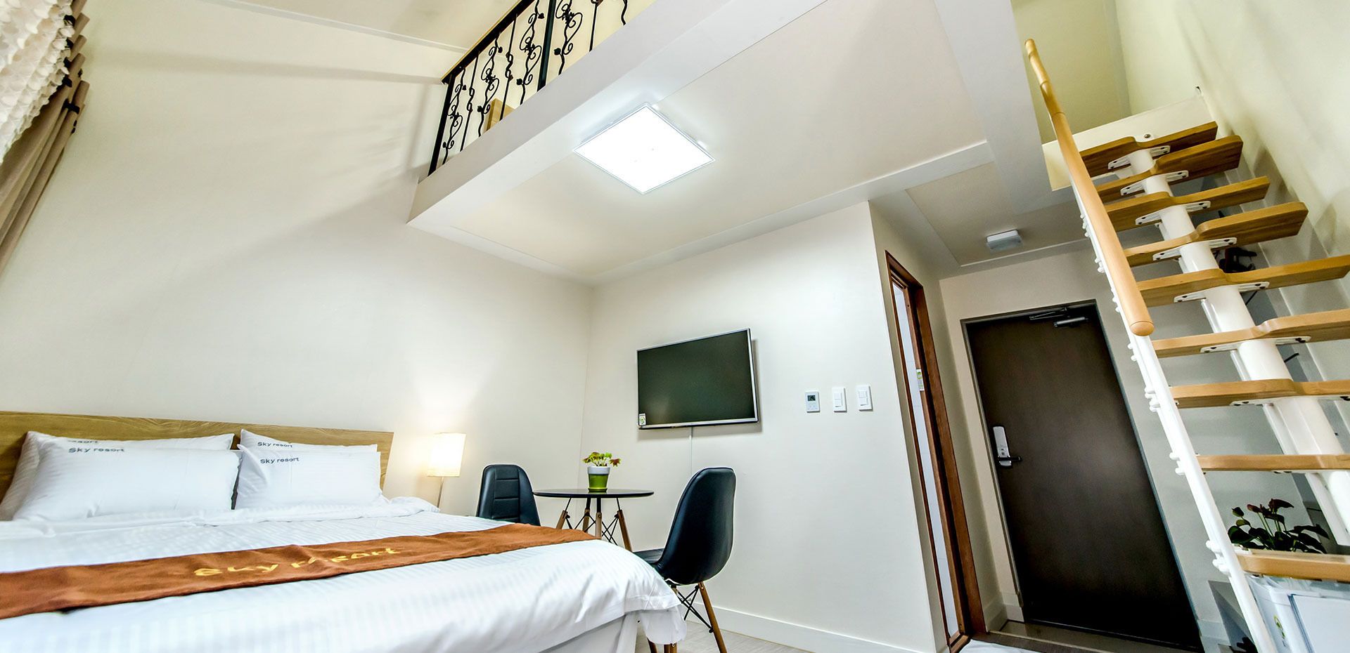 premium duplex, multiple beds | free wifi