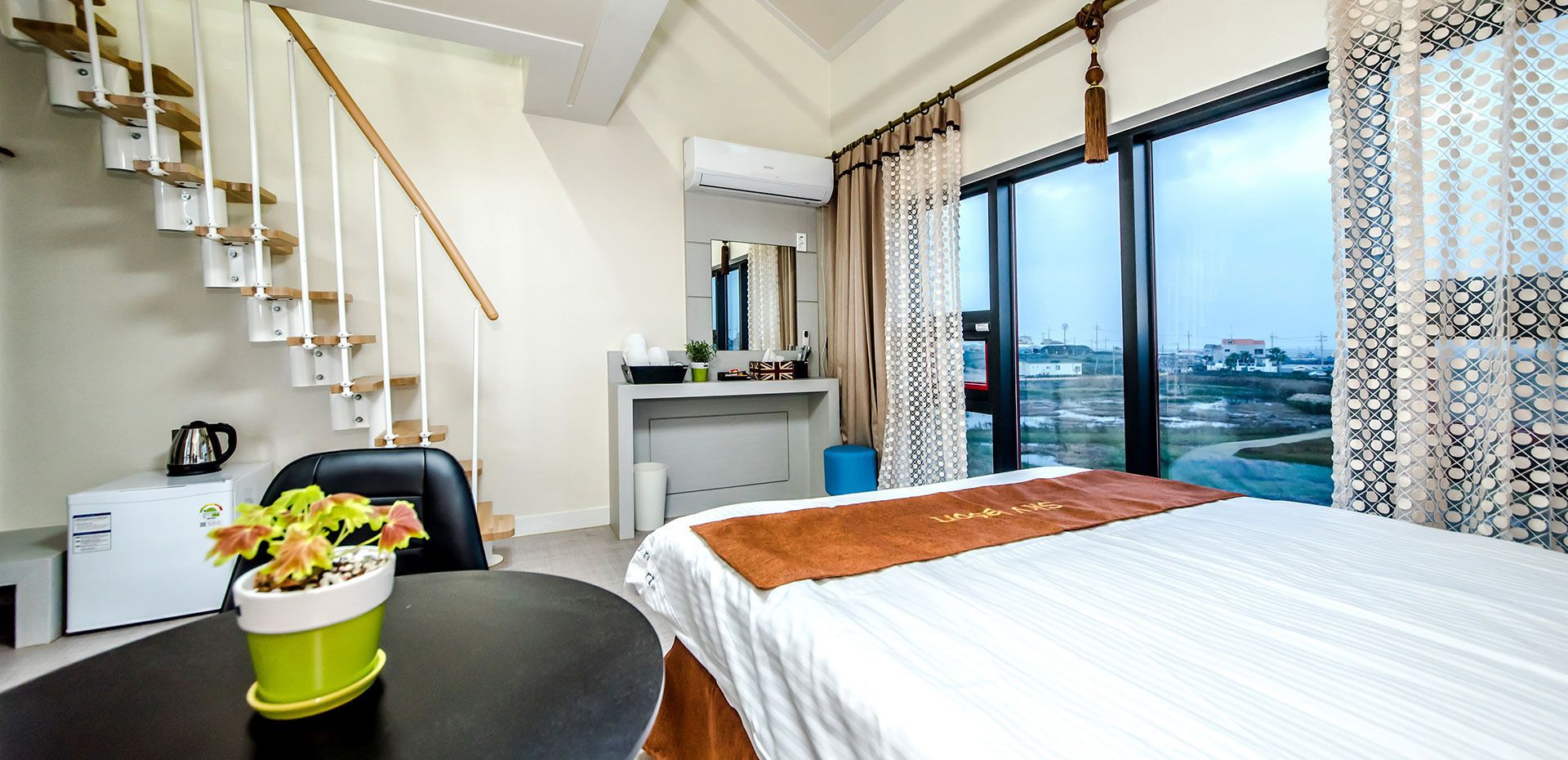 premium duplex, multiple beds | free wifi