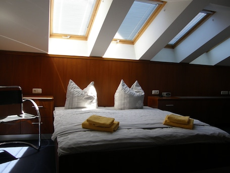 Standard Double Room, Private Bathroom | Premium bedding, in-room safe, blackout drapes, free WiFi