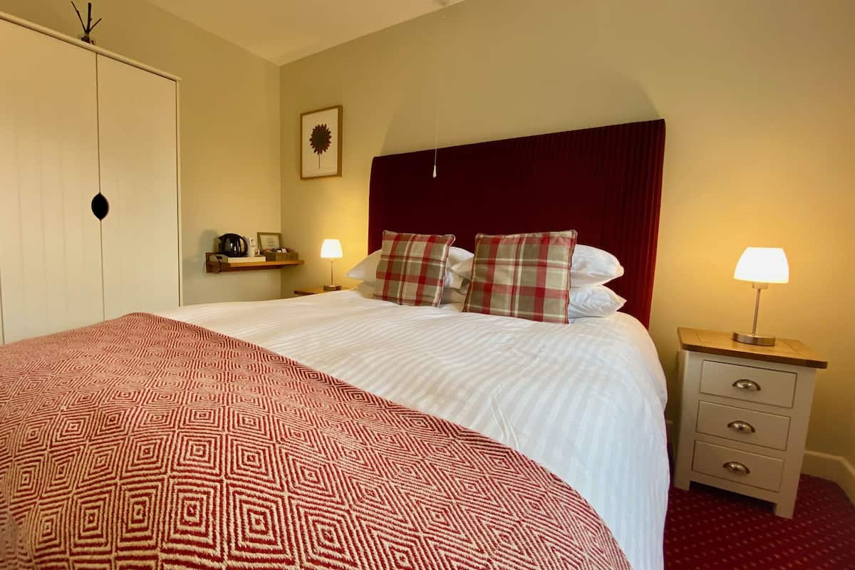 Double Room, 1 King Bed | Soundproofing, free WiFi, wheelchair access