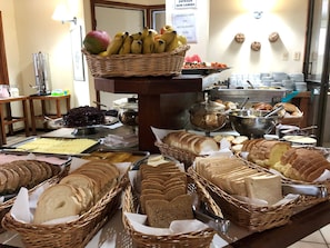 Free daily buffet breakfast - Hotel Ilhasul (Florianópolis)