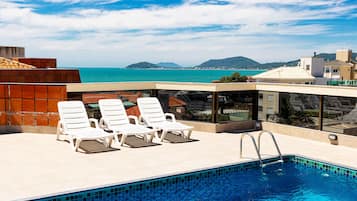2 piscinas al aire libre, sillones reclinables de piscina