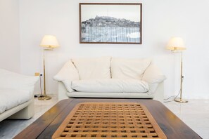 Lobby sitting area - Anchorage (Ibiza Town)