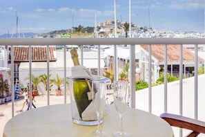 In-room safe, desk, rollaway beds, free WiFi