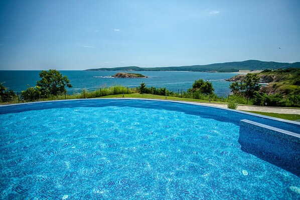 Indoor pool, 2 outdoor pools, pool umbrellas, sun loungers