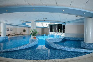 Indoor pool, 2 outdoor pools, pool umbrellas, sun loungers - Saint Thomas Holiday Village (Sozopol)