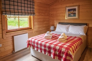 Chalet | 1 bedroom, Egyptian cotton sheets, premium bedding, pillowtop beds - Saplinbrae Hotel and Lodges (Peterhead)