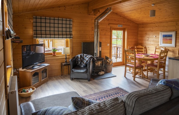 Chalet | 1 bedroom, Egyptian cotton sheets, premium bedding, pillowtop beds - Saplinbrae Hotel and Lodges (Peterhead)