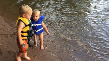 Children can play in the shallow waters of this natural beach.