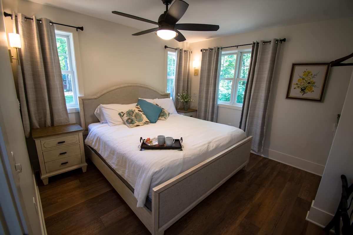 One-Bedroom Cottage | 1 bedroom, premium bedding, laptop workspace, free WiFi