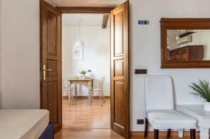 Executive-Suite, 2 Schlafzimmer | Wohnbereich | LCD-Fernseher