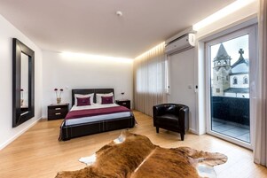 Espacio para trabajar con laptop y cunas gratuitas 