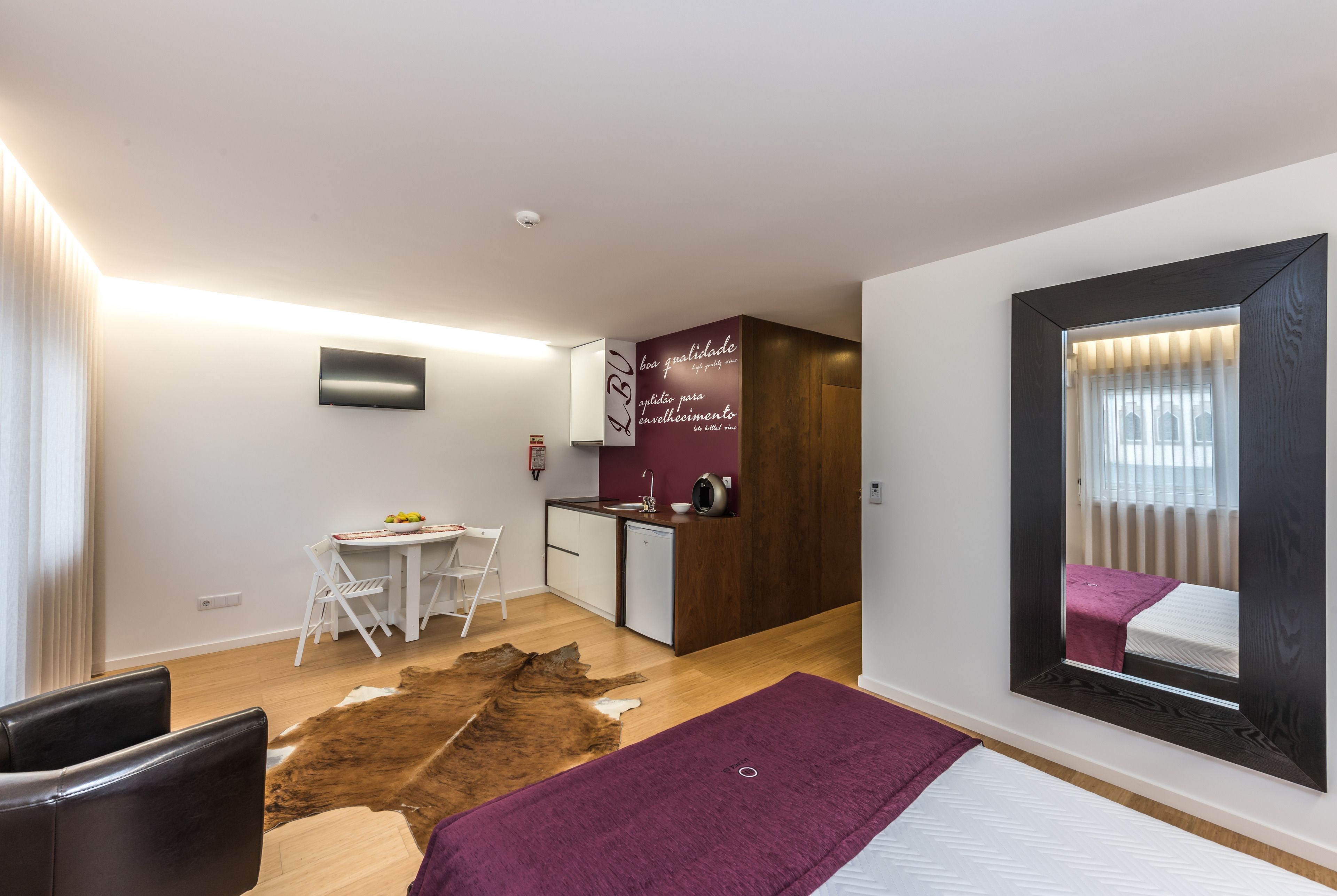 studio (double) | laptop workspace, free cots/infant beds, rollaway beds, free wifi