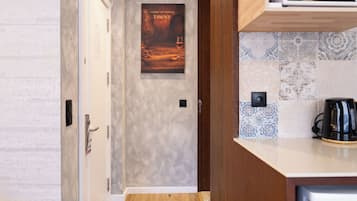 Studio (Twin) | Laptop workspace, free cots/infant beds, rollaway beds, free WiFi