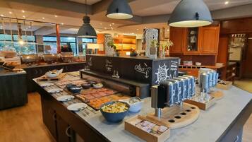 Päivittäinen buffetaamiainen (21.00 EUR per henkilö)
