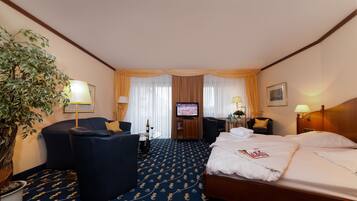 Suite | Schreibtisch, kostenlose Babybetten, Zustellbetten, kostenloses WLAN