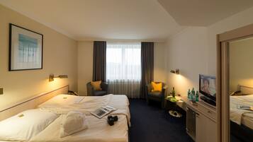 Schreibtisch, kostenlose Babybetten, Zustellbetten, kostenloses WLAN