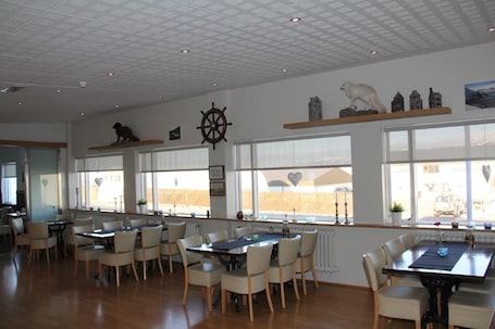 Petit déjeuner buffet servi tous les jours en supplément. Hotel Tangi