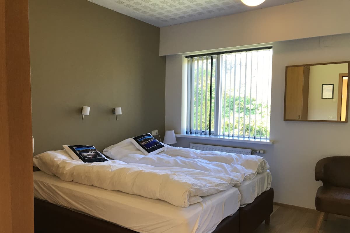 Phòng đôi hoặc 2 giường đơn, phòng tắm riêng | Phòng cách âm, bộ trải giường 