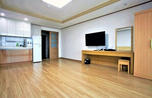 Quarto tradicional (Deluxe, Ocean View) | Área de estar | TV de tela plana