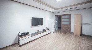 Traditional Room (Family type, Ocean View) | Blackout drapes, soundproofing, free WiFi - Sunbeach Resort (Jeju City)