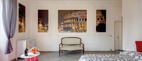 Suite | Desk, free cribs/infant beds, free WiFi