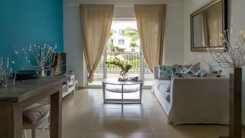 Deluxe Two Bedroom Private Beach | 客房景觀