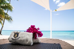 Deluxe Private Beach | ์๋ง ์ปคํผ, ๋ฌด๋ฃ WiFi, ์นจ๋ ์ํธ