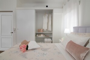 Family Suite Two Bedrooms & Two Bathrooms | Rideaux occultants, Wi-Fi gratuit, draps fournis