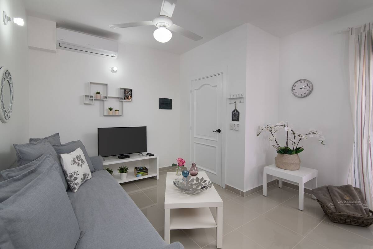Family Suite, 2 Queen Beds | Living area | Flat-screen TV