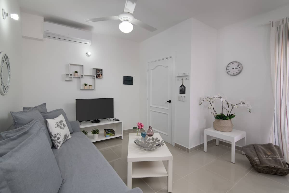 Family Suite, 2 Queen Beds | Living area | Flat-screen TV