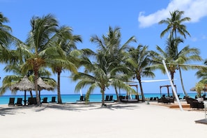 Beach nearby, white sand - Los Flamencos Aparthotel (San Rafael del Yuma)